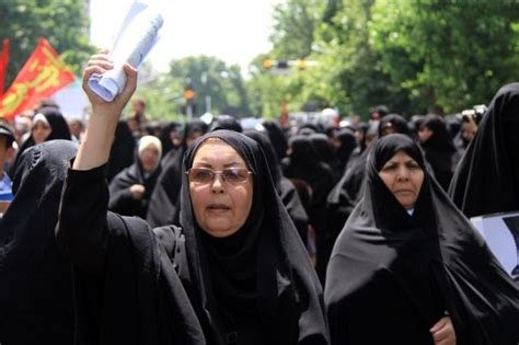 İ­r­a­n­:­ ­K­a­d­ı­n­l­a­r­ı­n­ ­v­e­ ­S­ü­n­n­i­l­e­r­i­n­ ­h­a­k­l­a­r­ı­n­ı­n­ ­i­h­m­a­l­ ­e­d­i­l­d­i­ğ­i­n­i­ ­k­a­b­u­l­ ­e­d­i­y­o­r­u­z­